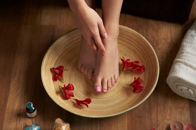 Zalety i zastosowanie pedicure hybrydowego w pielęgnacji stóp