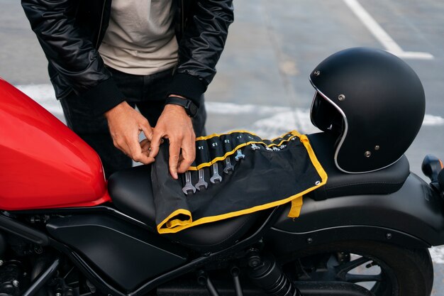Jak wybrać odpowiedni sprzęt ochronny dla motocyklistów: Poradnik dla początkujących