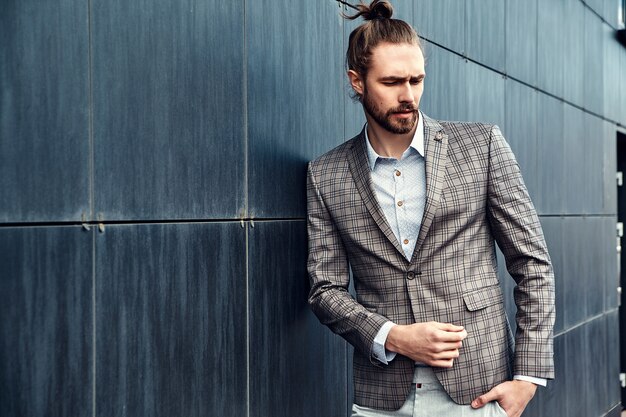 Jak dopasować męskie stylizacje do różnych okazji?