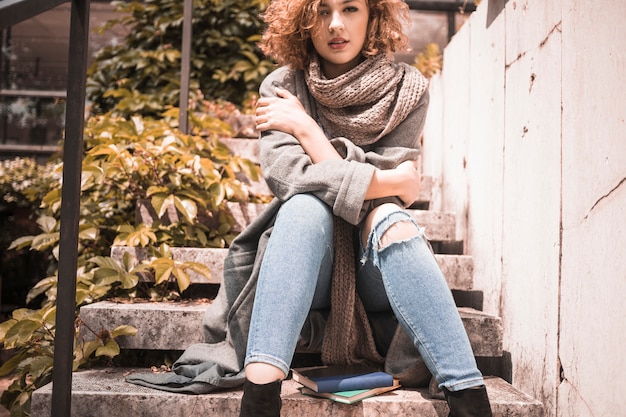 Jesienne inspiracje: Jak tworzyć stylowe i funkcjonalne zestawy na chłodniejsze dni