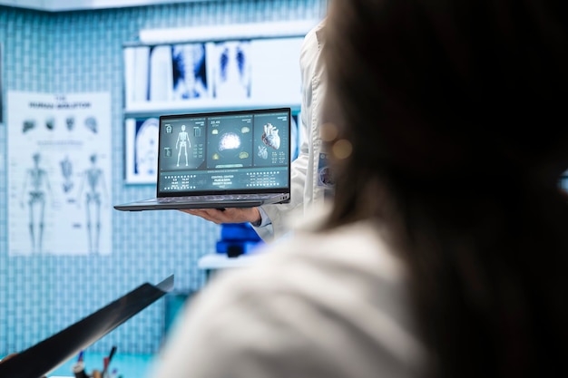 Jak nowoczesne technologie zmieniają dostęp do opieki ortopedycznej?